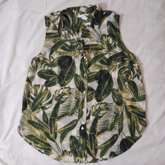● H&M | Sleeveless semi sheer Palm Leaf Botton Up - Picture 3 of 13